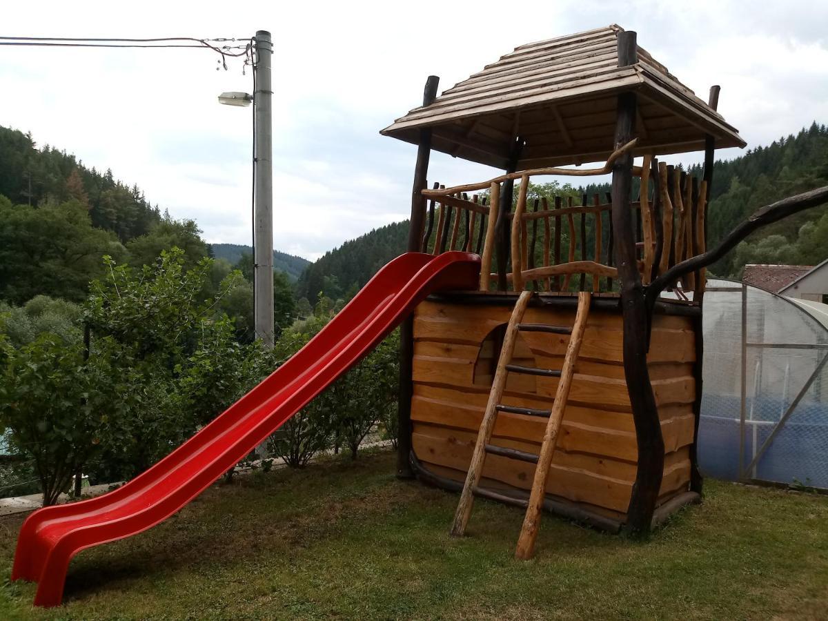 Penzion Apartmany Becov Bečov nad Teplou Екстериор снимка