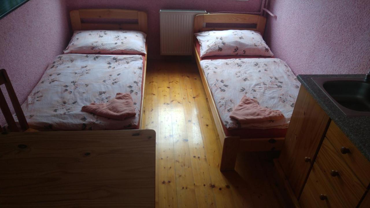Penzion Apartmany Becov Bečov nad Teplou Екстериор снимка